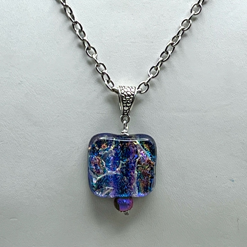 Elegant Silver and Blue Pendant Necklace